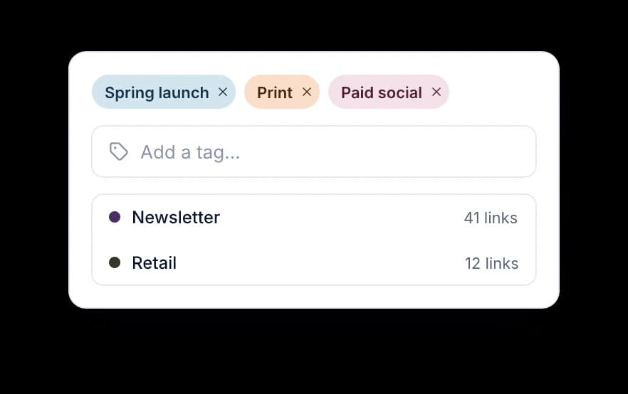Sélecteur de tags avec les tags Spring launch, Print et Paid social, et la liste des tags existants